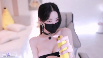KBJ-24032736: Una Sensual Sesión Íntima en Español