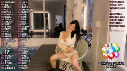 Nayomi en Reality Kings: Una Experiencia Explosiva