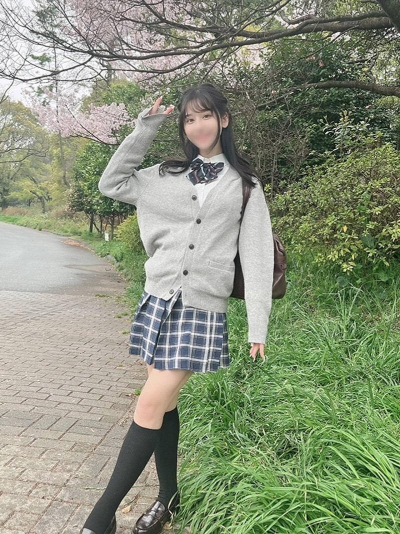 FC2-PPV-4669180: Emi-chan's Sensational Spring Encounter