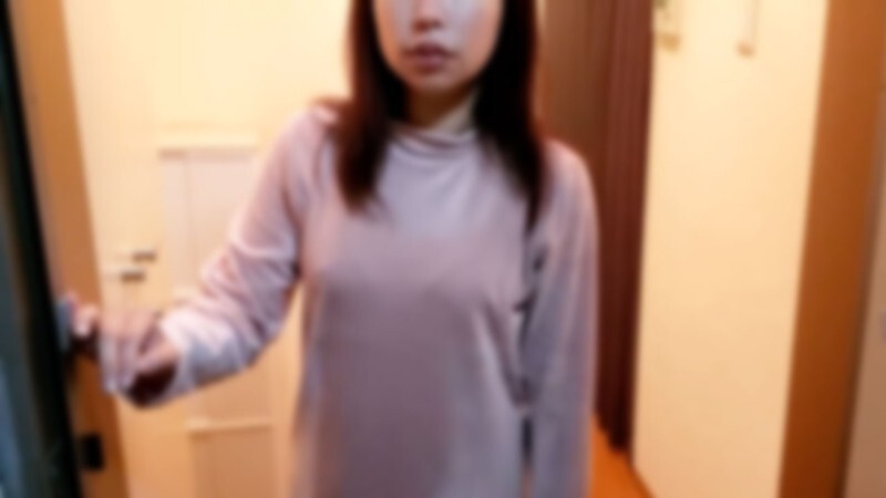 Una Esposa Humillada y Repetidamente Creampied en el Pasillo