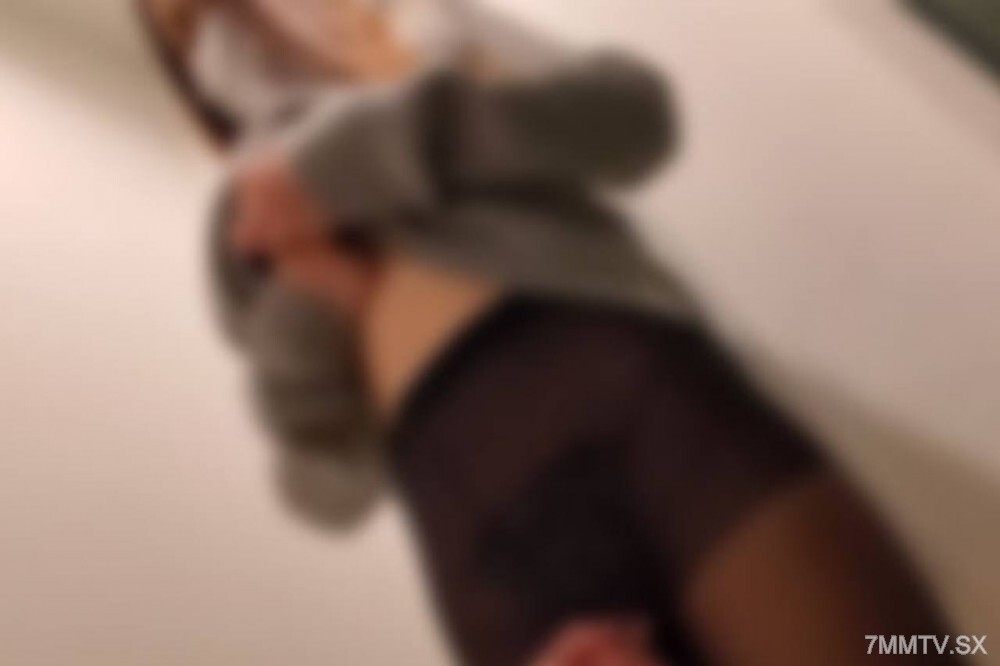 La Representante de FC2-PPV-4597394 Se Encuentra en Apuros con un Creampie