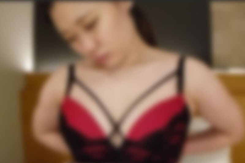 Joven española masturbándose sin censura y creampie