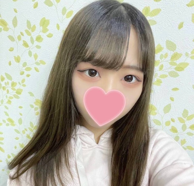 Ena-chan, la encantadora adolescente japonesa de 19 años sin inhibiciones