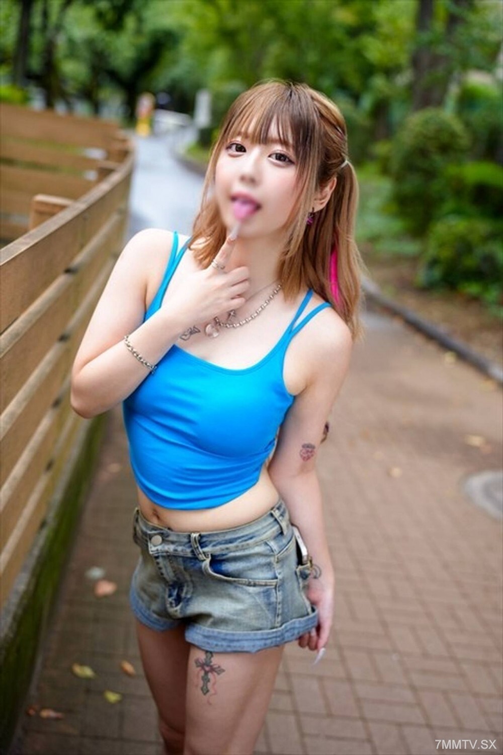 FC2-PPV-4658493: Exclusive Bizarre Gal Meat Shop Experience