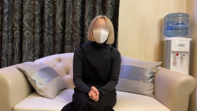 Una Peluquera Erotica de 27 Años se Deja Llevar por una Follada Apasionada