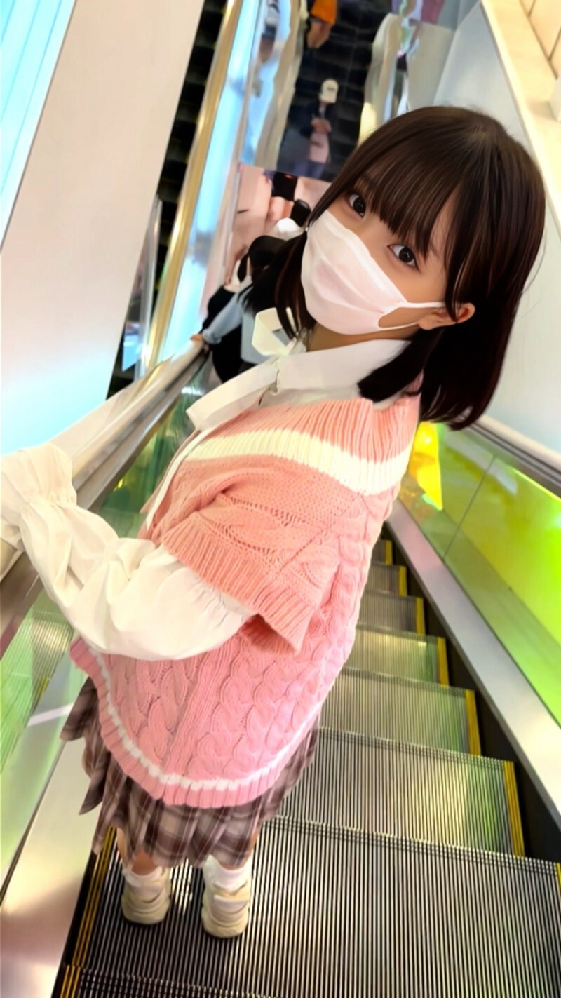 FC2-PPV-4593739: 18-Year-Old Angel's First Time in Akihabara Cafe